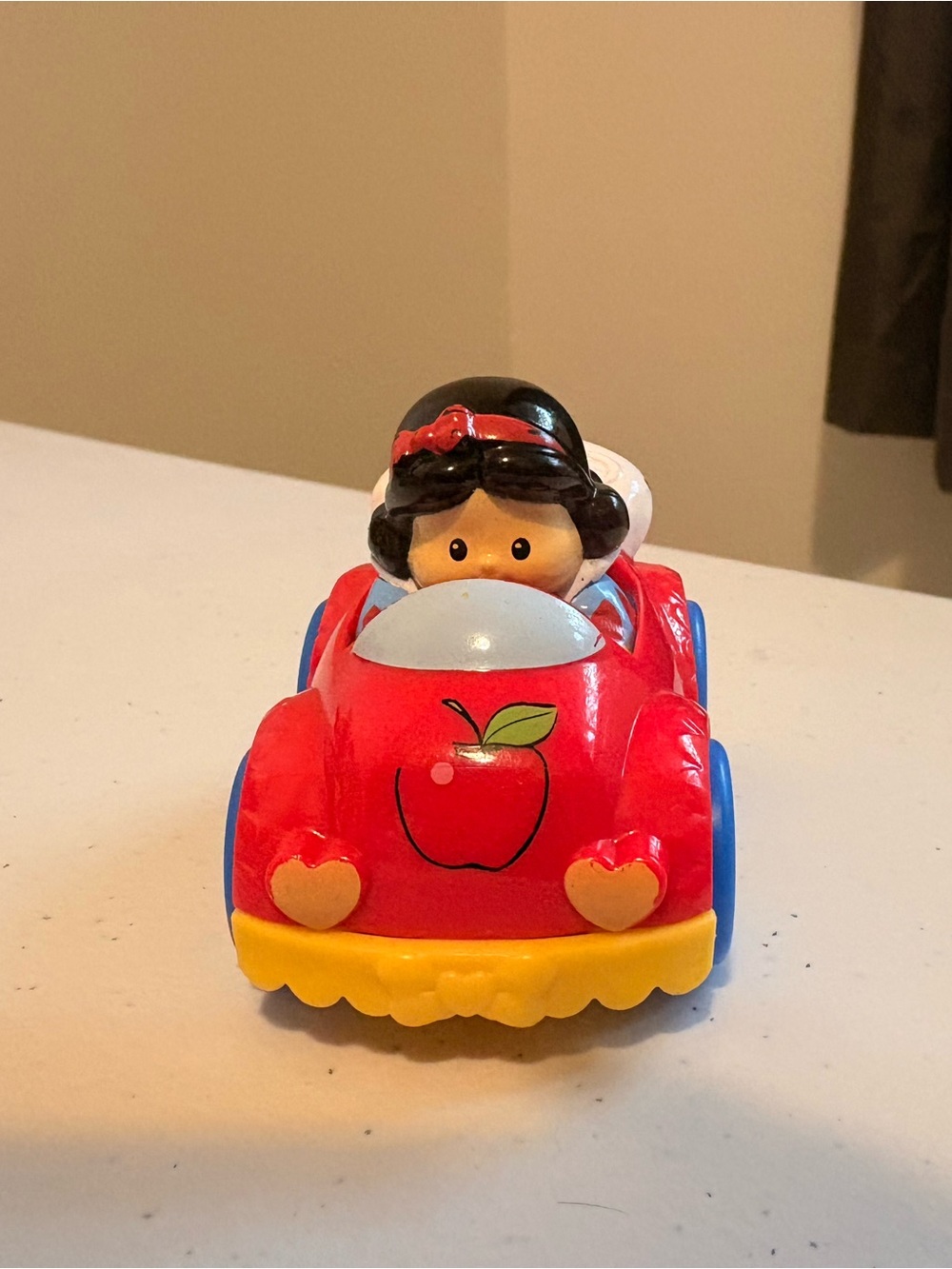 HTF 2012 Fisher-Price Snow White Wheelie